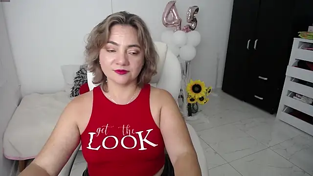 Chiraz hasnaa online show from 01/27/25, 02:10