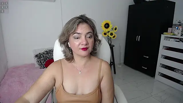 Chiraz hasnaa online show from 02/13/25, 01:19