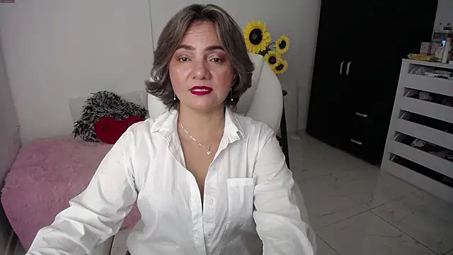 Chiraz hasnaa online show from 02/14/25, 10:36