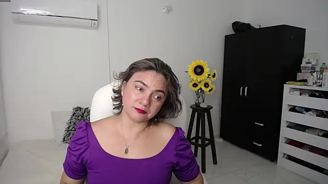 Chiraz hasnaa online show from 03/07/25, 09:17