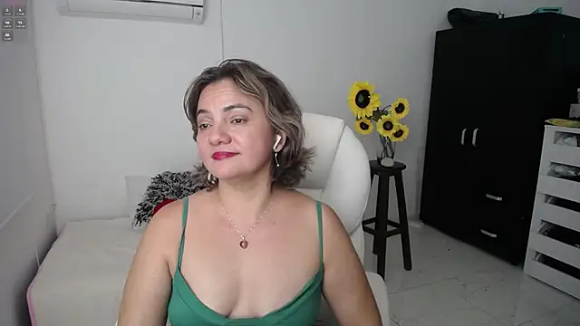 Chiraz hasnaa online show from 03/15/25, 09:49