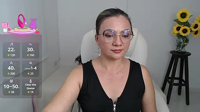 Chiraz hasnaa online show from 10/15/25, 02:22