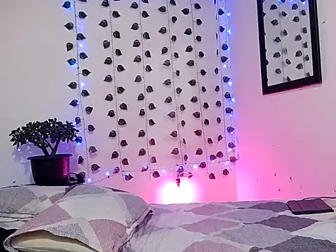 hotlatin92 online show from 12/30/24, 10:32