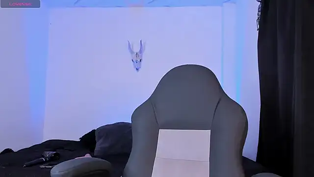 Snapshot of Aliz01 chatting on 12/02/25, 11:11 Aliz01 online show from 12/02/25, 11:11