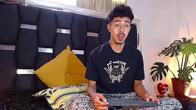 RyanRizzo online show from 12/06/24, 02:38