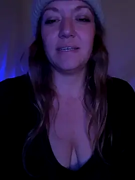 Snapshot of SummerV91 chatting on 12/02/25, 03:56 SummerV91 online show from 12/02/25, 03:56