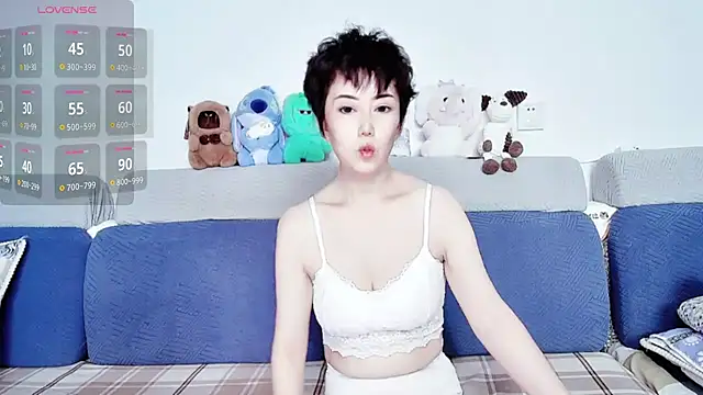 Snapshot of 9ering-Er chatting on 10/13/25, 06:24 9ering-Er online show from 10/13/25, 06:24