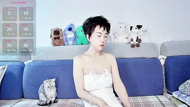 Snapshot of 9ering-Er chatting on 10/13/25, 07:58 9ering-Er online show from 10/13/25, 07:58