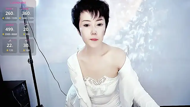 Snapshot of 9ering-Er chatting on 10/27/25, 09:52 9ering-Er online show from 10/27/25, 09:52