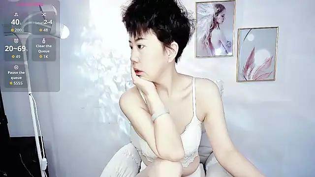 Snapshot of 9ering-Er chatting on 11/05/25, 08:53 9ering-Er online show from 11/05/25, 08:53