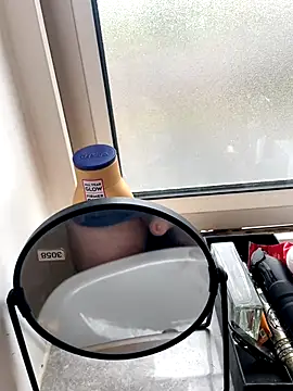 Snapshot of TallBoy2810 chatting on 10/23/25, 10:36 TallBoy2810 online show from 10/23/25, 10:36