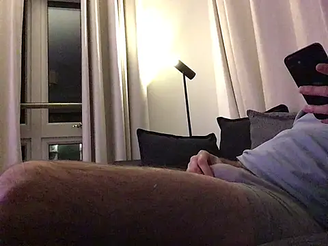 Snapshot of TallBoy2810 chatting on 10/23/25, 10:41 TallBoy2810 online show from 10/23/25, 10:41