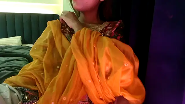 Snapshot of chhui_mui chatting on 04/14/26, 06:36 chhui mui online show from 04/14/26, 06:36