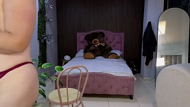 Snapshot of camil_milfdream chatting on 03/30/26, 11:00 camil milfdream online show from 03/30/26, 11:00