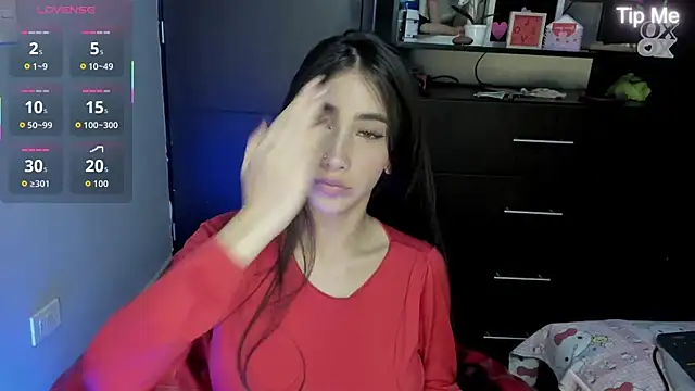 Snapshot of Emilytafur chatting on 04/18/26, 12:14 Emilytafur online show from 04/18/26, 12:14