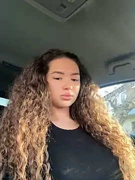 Snapshot of Denise_Garciia chatting on 02/14/25, 12:36 Denise Garciia online show from 02/14/25, 12:36