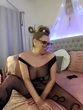 lolavalecuatro online show from 09/15/25, 10:10