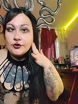 Snapshot of l1la_Rav3n chatting on 10/31/25, 02:01 l1la Rav3n online show from 10/31/25, 02:01