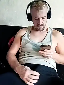 Snapshot of GrofLicno chatting on 12/08/24, 12:19 GrofLicno online show from 12/08/24, 12:19