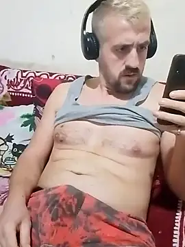 Snapshot of GrofLicno chatting on 12/31/24, 07:18 GrofLicno online show from 12/31/24, 07:18