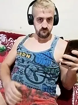 Snapshot of GrofLicno chatting on 01/03/25, 10:29 GrofLicno online show from 01/03/25, 10:29