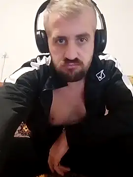 Snapshot of GrofLicno chatting on 01/13/25, 06:27 GrofLicno online show from 01/13/25, 06:27