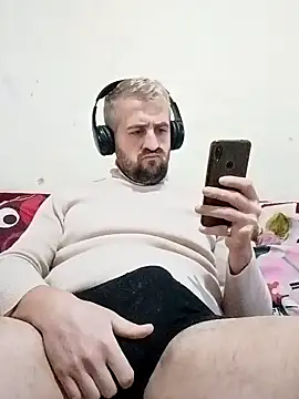 Snapshot of GrofLicno chatting on 01/18/25, 02:33 GrofLicno online show from 01/18/25, 02:33