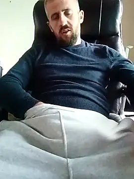 Snapshot of GrofLicno chatting on 09/26/25, 12:42 GrofLicno online show from 09/26/25, 12:42