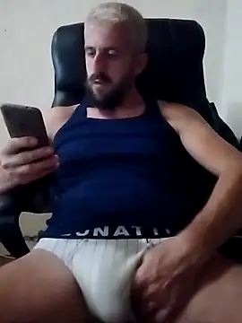 Snapshot of GrofLicno chatting on 10/15/25, 08:31 GrofLicno online show from 10/15/25, 08:31