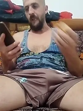 Snapshot of GrofLicno chatting on 10/26/25, 03:40 GrofLicno online show from 10/26/25, 03:40