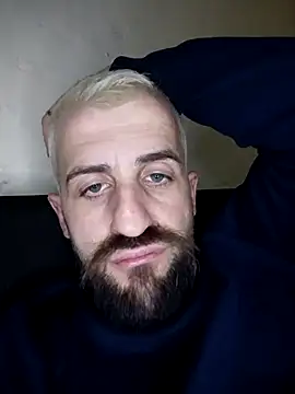 Snapshot of GrofLicno chatting on 12/14/25, 12:38 GrofLicno online show from 12/14/25, 12:38