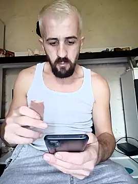 Snapshot of GrofLicno chatting on 12/15/25, 12:53 GrofLicno online show from 12/15/25, 12:53