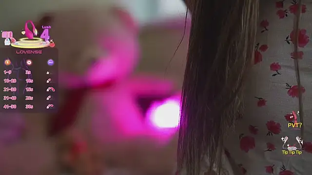 Snapshot of JulietDream chatting on 11/16/25, 07:36 JulietDream online show from 11/16/25, 07:36