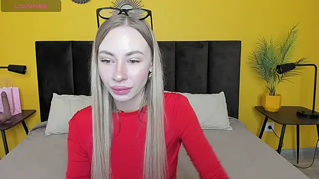 Snapshot of Diana_Garrett chatting on 04/11/26, 01:43 Diana Garrett online show from 04/11/26, 01:43