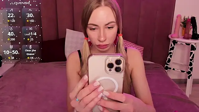 Snapshot of Diana_Garrett chatting on 04/12/26, 01:43 Diana Garrett online show from 04/12/26, 01:43