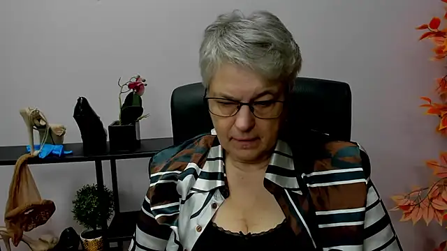 IrisDream online show from 12/17/24, 07:18