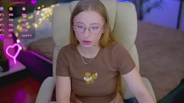 SilverrMoon online show from 10/21/25, 07:36