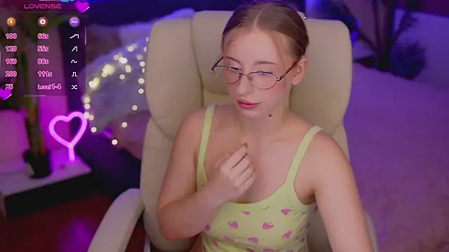 SilverrMoon online show from 11/29/25, 01:58