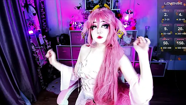 Snapshot of Aki__Ra chatting on 10/26/25, 12:27 Aki Ra online show from 10/26/25, 12:27