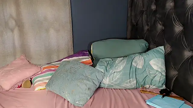 Snapshot of SultryBusty chatting on 01/15/25, 11:32 SultryBusty online show from 01/15/25, 11:32