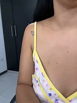 Snapshot of iiris_ chatting on 09/27/25, 03:55 iiris  online show from 09/27/25, 03:55