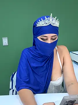 Snapshot of iiris_ chatting on 10/15/25, 02:06 iiris  online show from 10/15/25, 02:06