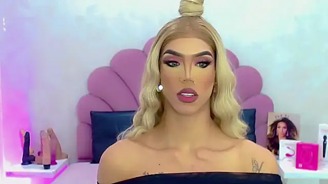 Snapshot of briana_sex32 chatting on 03/15/26, 04:51 briana sex32 online show from 03/15/26, 04:51