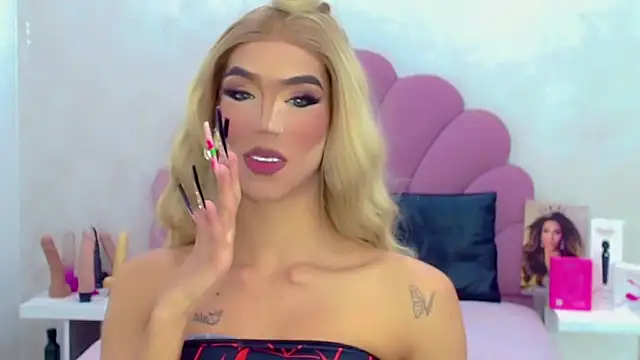 Snapshot of briana_sex32 chatting on 03/18/26, 06:38 briana sex32 online show from 03/18/26, 06:38