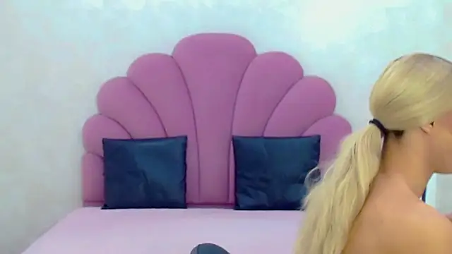 Snapshot of briana_sex32 chatting on 03/21/26, 04:06 briana sex32 online show from 03/21/26, 04:06