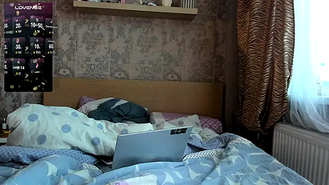 Snapshot of purebeautie13 chatting on 12/21/24, 10:17 purebeautie13 online show from 12/21/24, 10:17