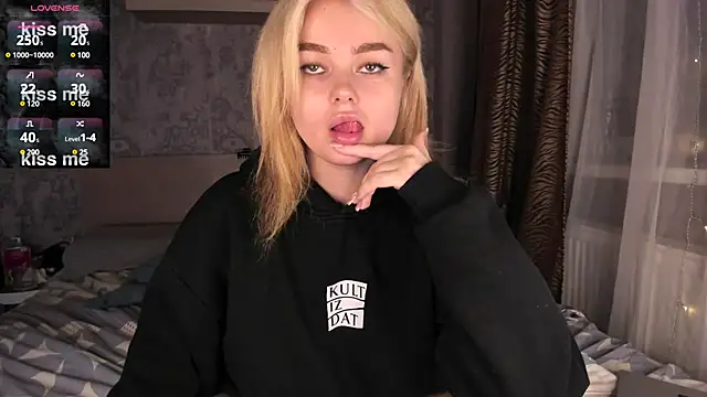 Snapshot of purebeautie13 chatting on 01/26/25, 03:14 purebeautie13 online show from 01/26/25, 03:14