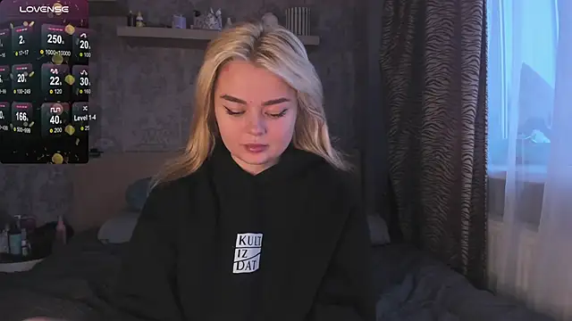 Snapshot of purebeautie13 chatting on 01/30/25, 12:06 purebeautie13 online show from 01/30/25, 12:06