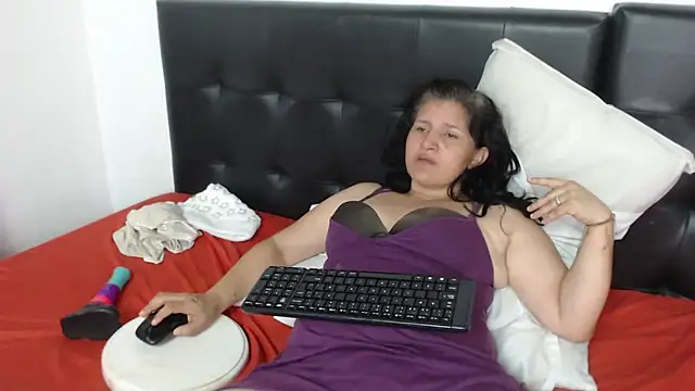 Snapshot of Angelinna_Milf chatting on 12/05/24, 11:29 Angelinna Milf online show from 12/05/24, 11:29