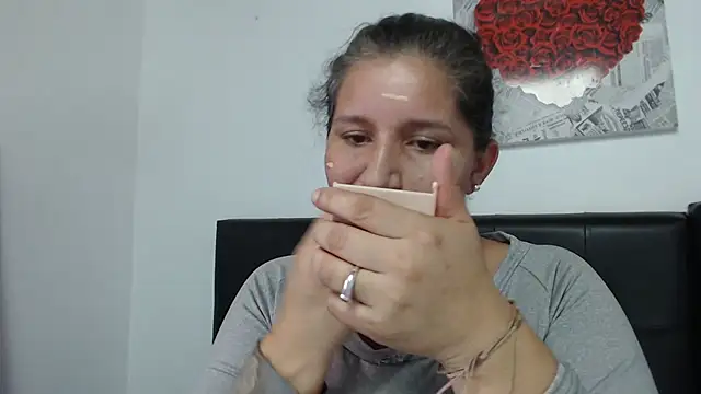 Snapshot of Angelinna_Milf chatting on 12/06/24, 07:12 Angelinna Milf online show from 12/06/24, 07:12